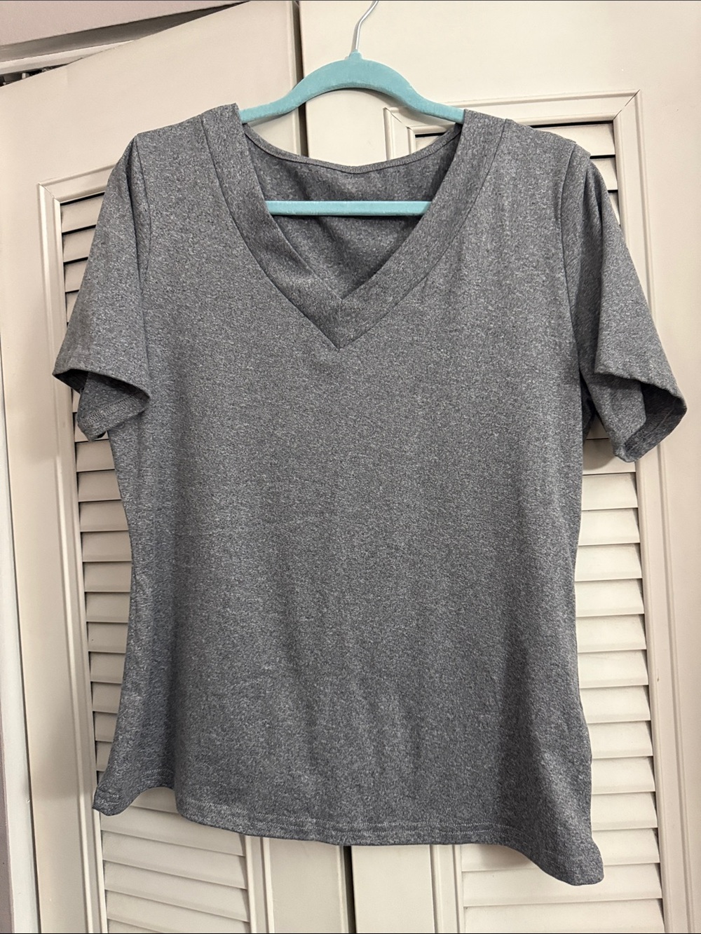 Everyday V-Neck Tee — Women's Heather Gray